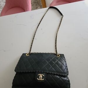 Chic Black Quilted Shoulder Bag